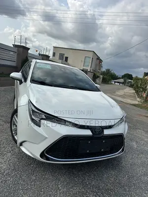 Toyota Corolla SE 2021 White