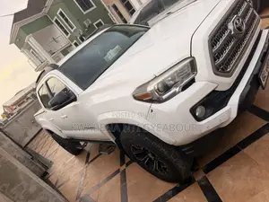 Toyota Tacoma 2017 White