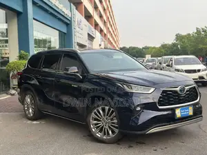 Toyota Highlander XLE 2022 Blue
