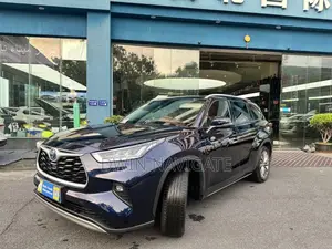 Toyota Highlander XLE 2022 Blue
