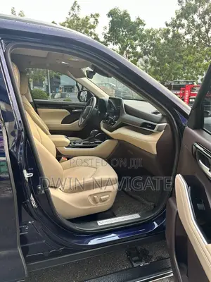 Toyota Highlander XLE 2022 Blue