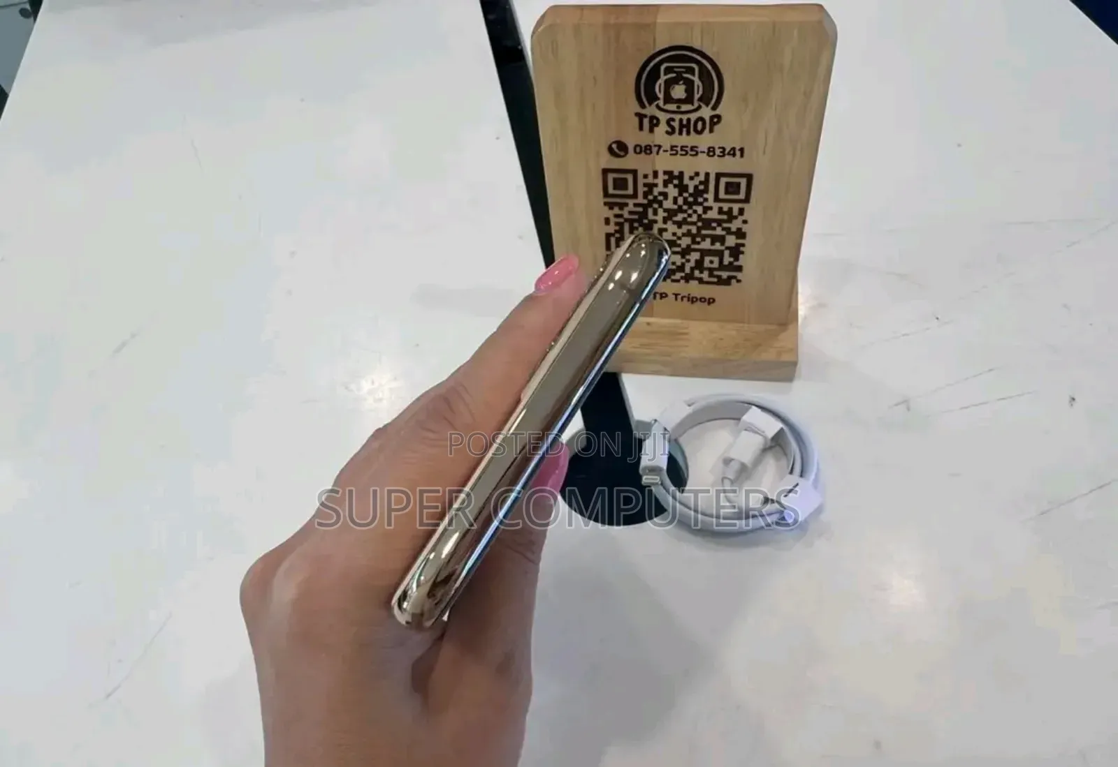 New Apple iPhone 11 Pro Max 256 GB Gold