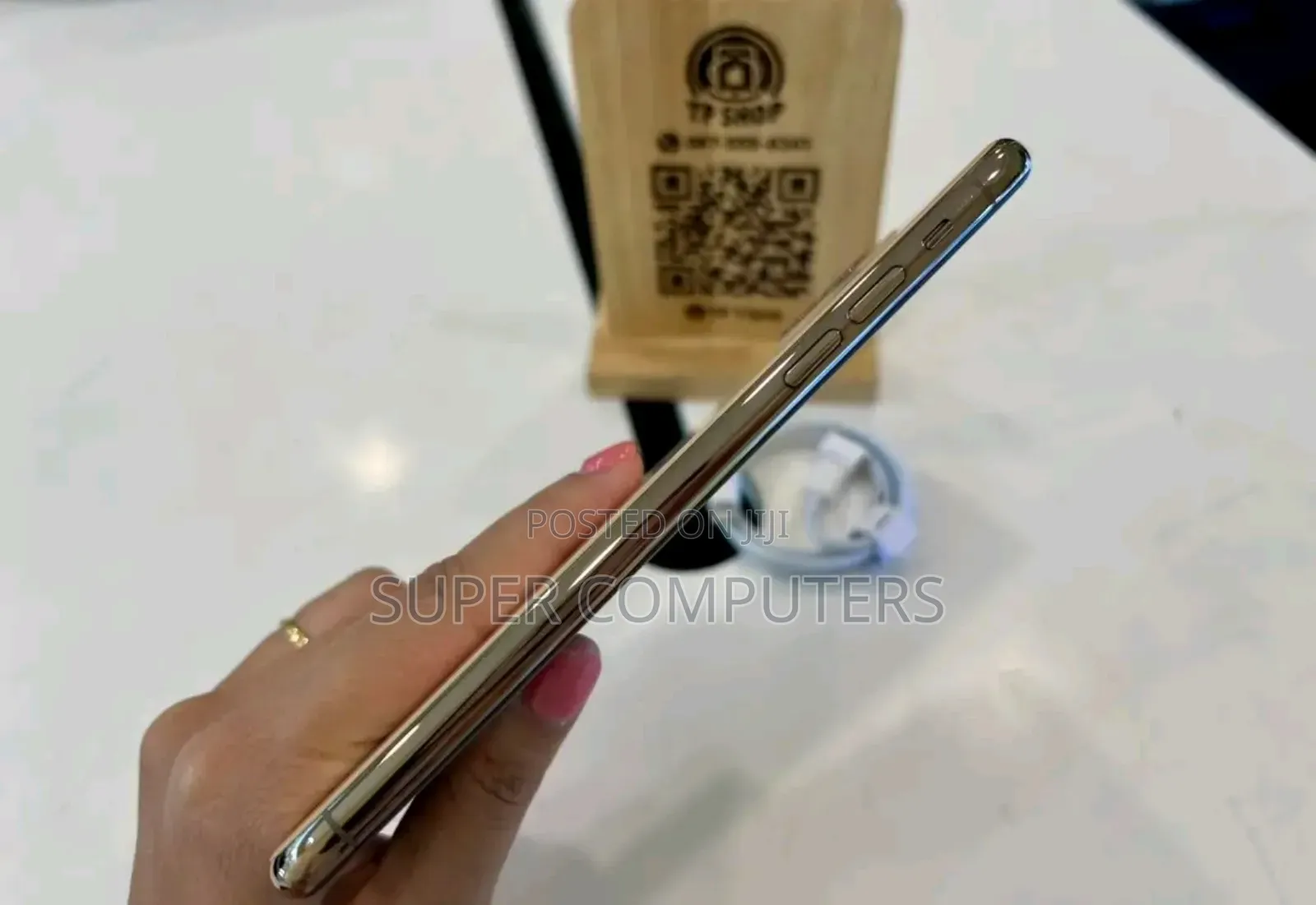 New Apple iPhone 11 Pro Max 256 GB Gold