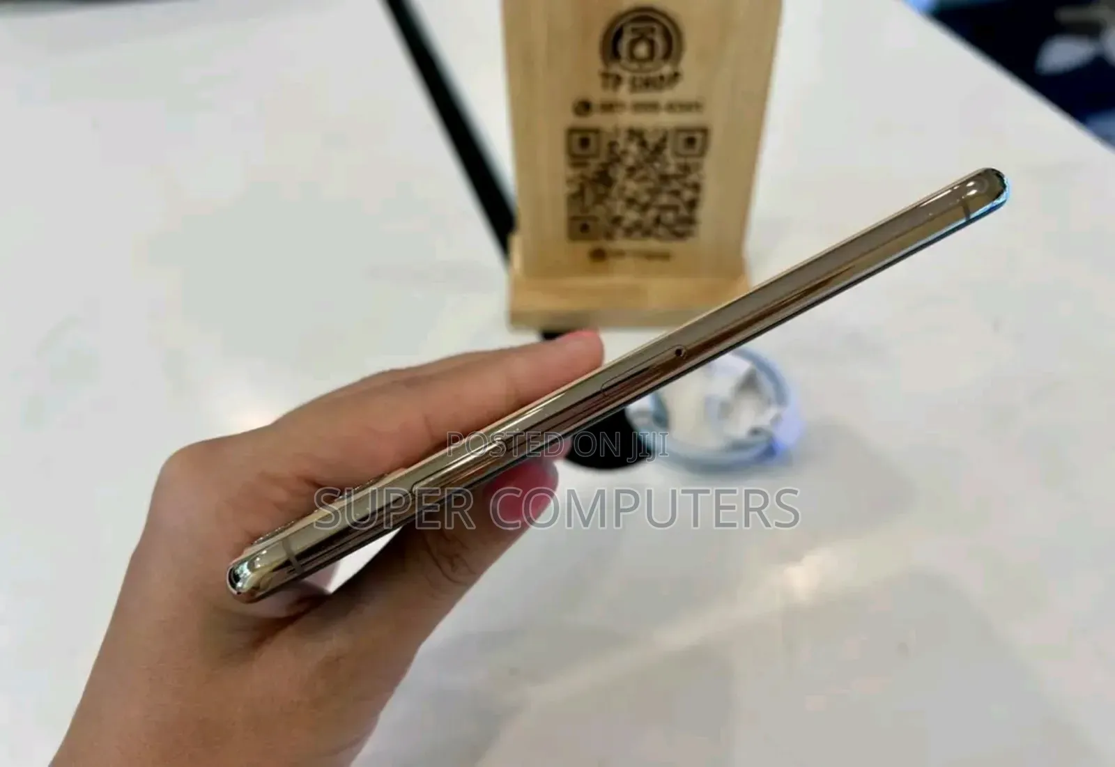New Apple iPhone 11 Pro Max 256 GB Gold