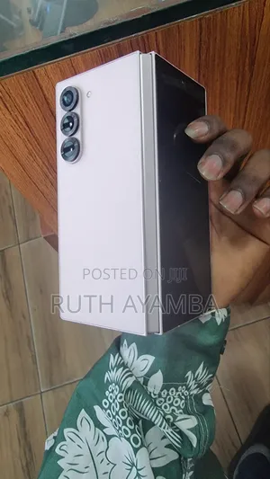 New Samsung Galaxy Z Fold6 256 GB Gold