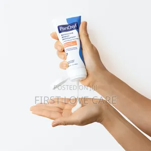 PanOxyl Balancing Repair Moisturizer With 4% Niacinamide.