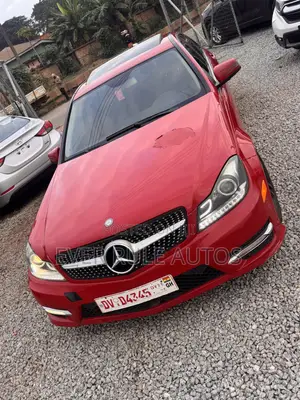 Mercedes-Benz C250 2012 Red