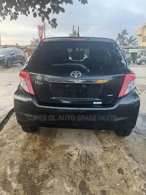 Toyota Vitz 1.3 FWD 5dr 2013 Black
