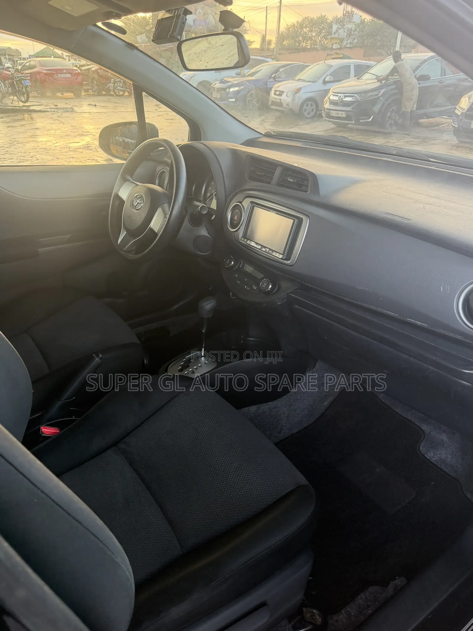 Toyota Vitz 1.3 FWD 5dr 2013 Black