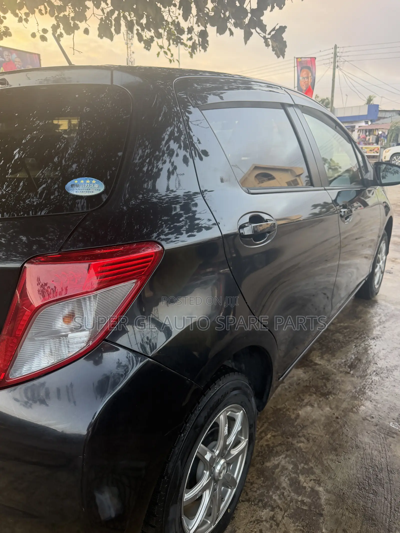 Toyota Vitz 1.3 FWD 5dr 2013 Black