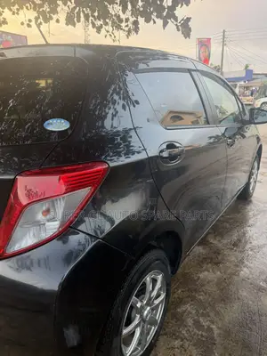 Toyota Vitz 1.3 FWD 5dr 2013 Black