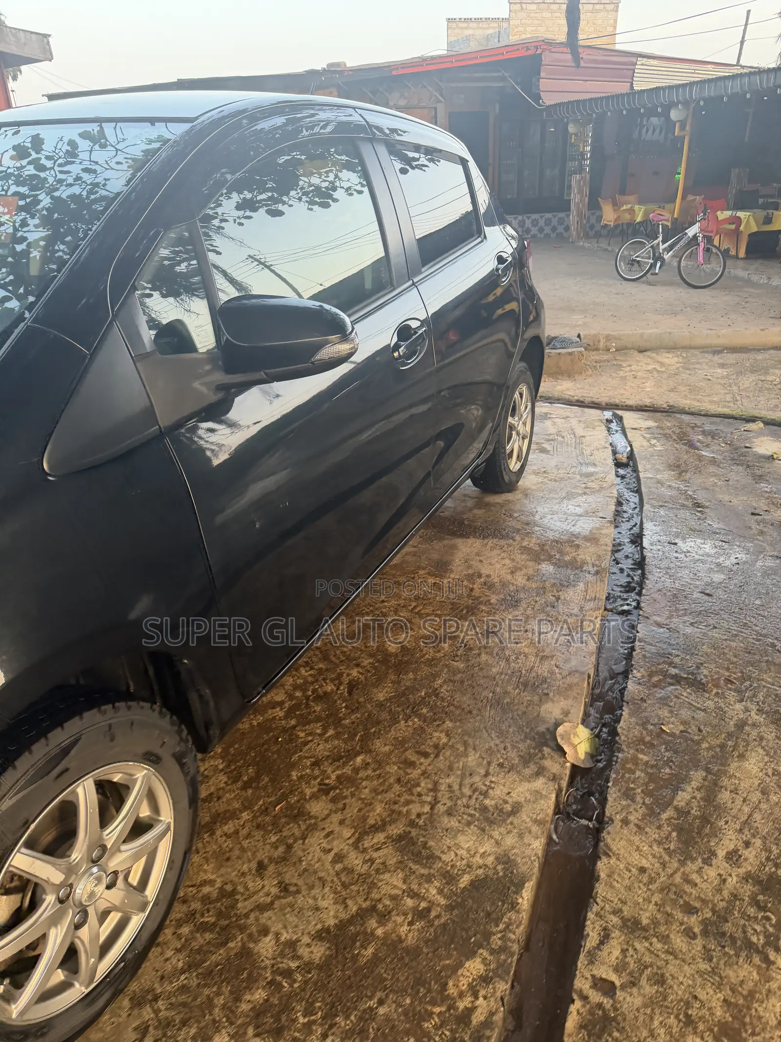 Toyota Vitz 1.3 FWD 5dr 2013 Black