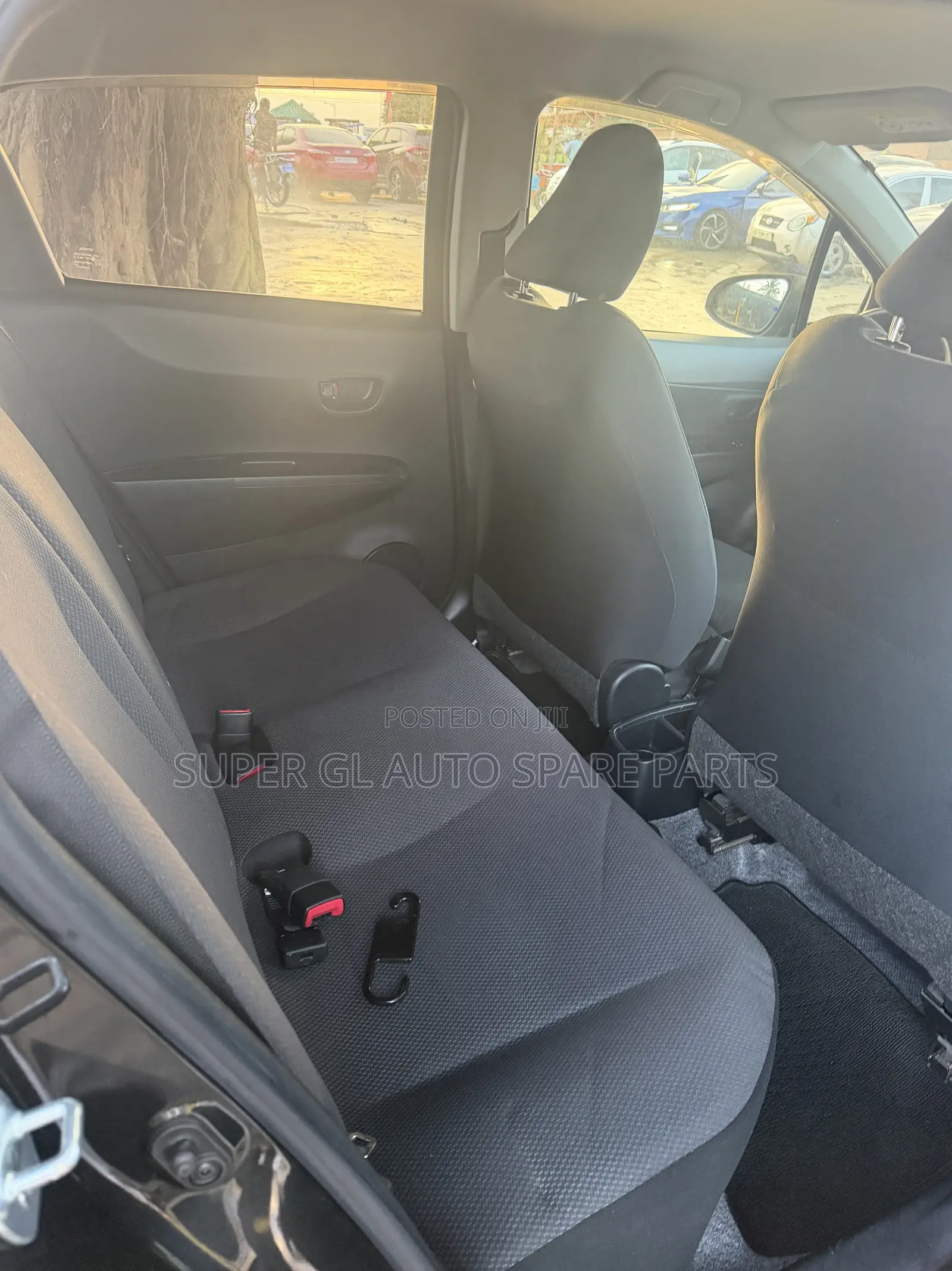 Toyota Vitz 1.3 FWD 5dr 2013 Black
