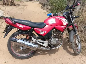 Yamaha YBR125 2015 Red