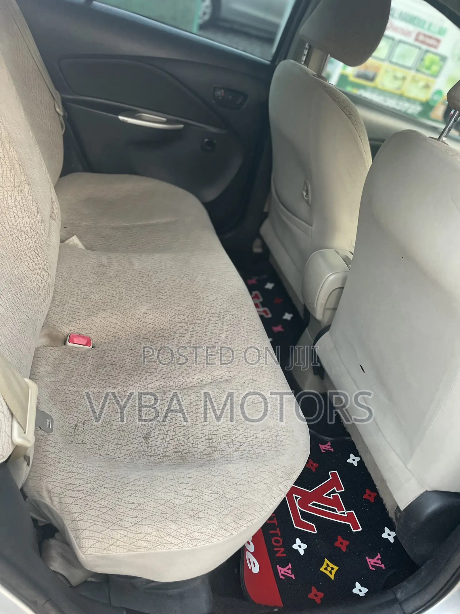 Toyota Belta 2010 Silver
