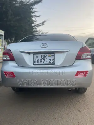 Toyota Belta 2010 Silver