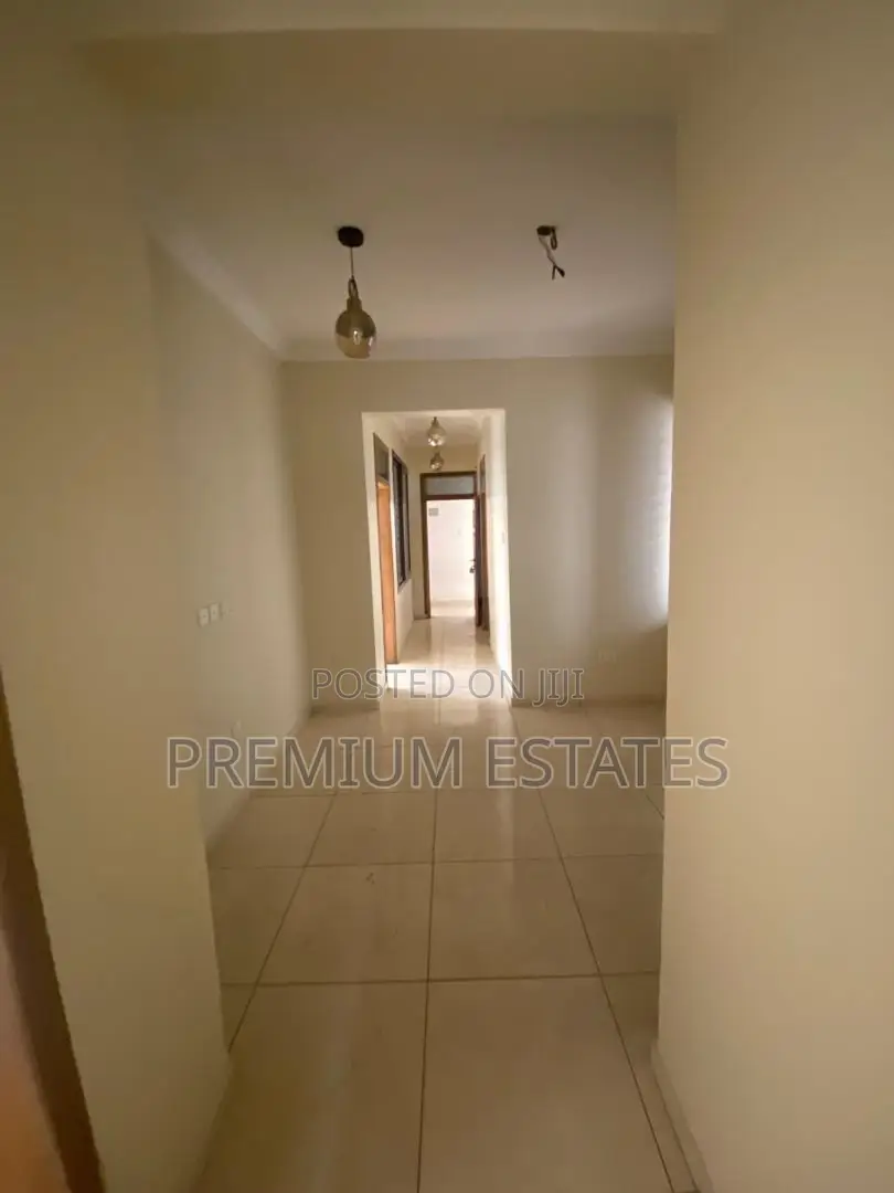 3bdrm Apartment in American House for rent
