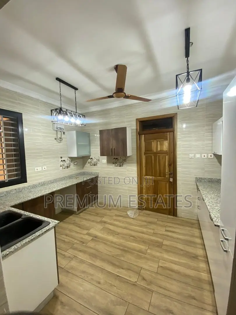 3bdrm Apartment in American House for rent