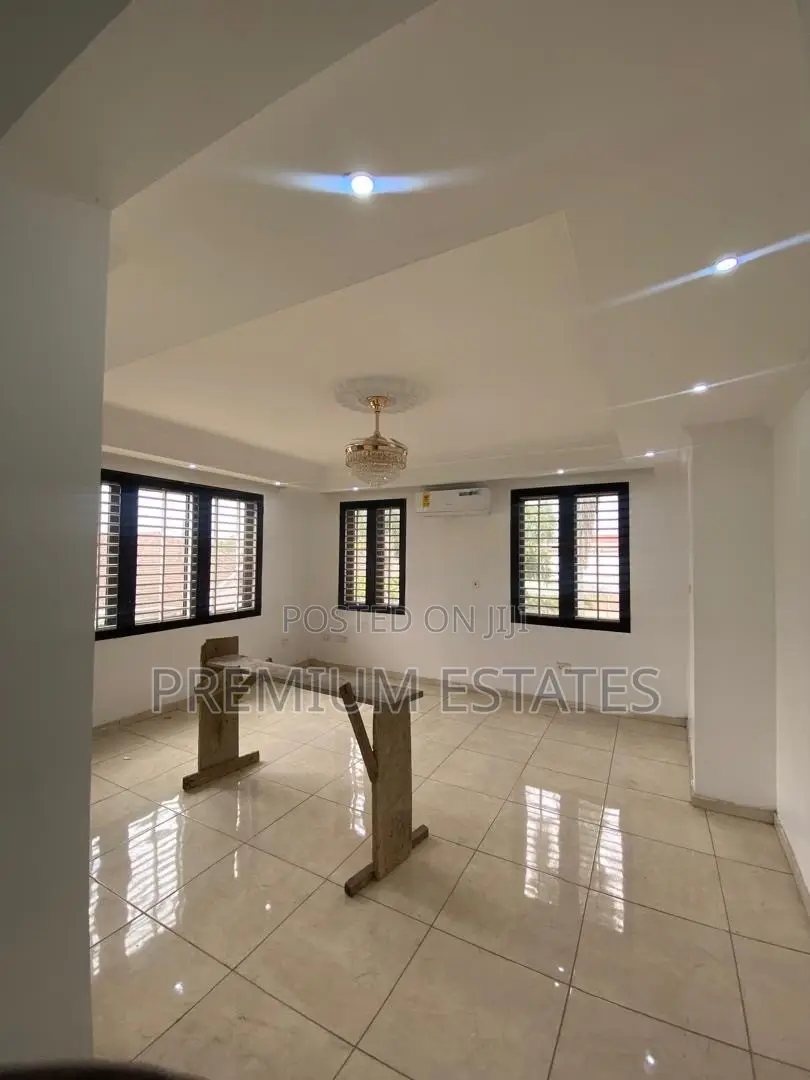 3bdrm Apartment in American House for rent