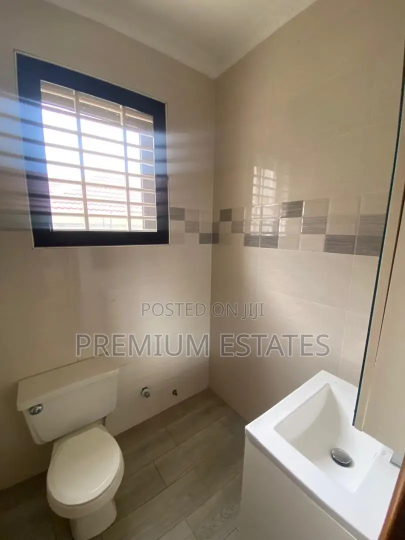 3bdrm Apartment in American House for rent