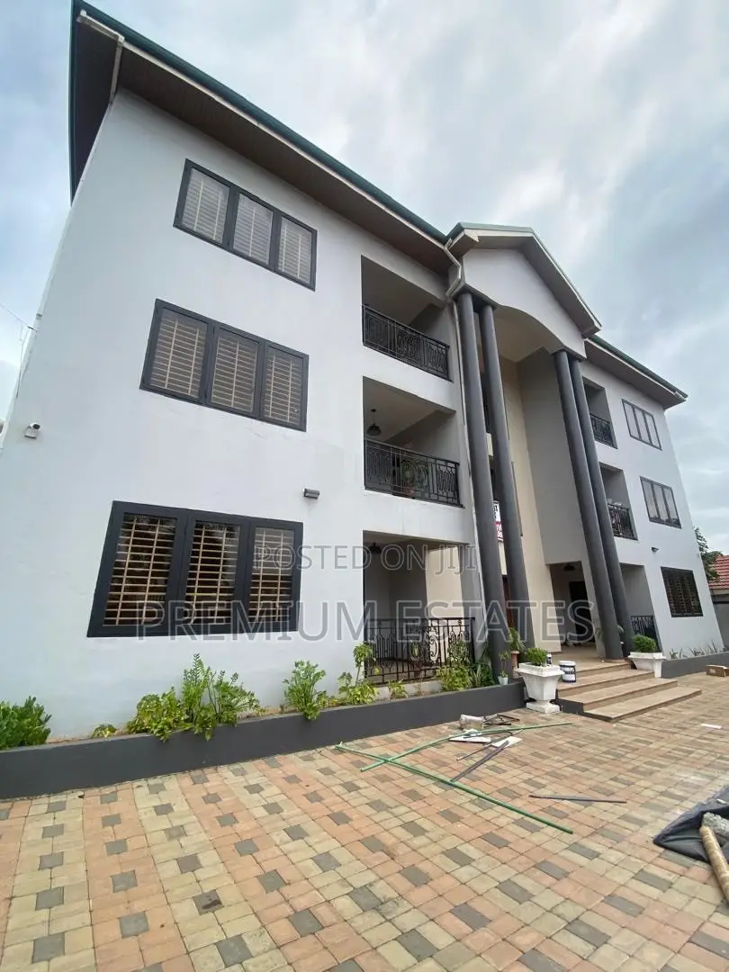 3bdrm Apartment in American House for rent