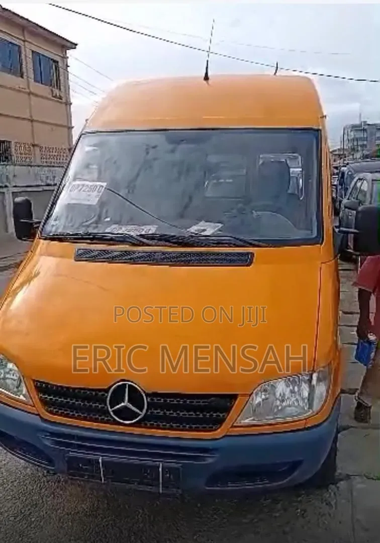 Mercedes-Benz Sprinter 2004 Yellow