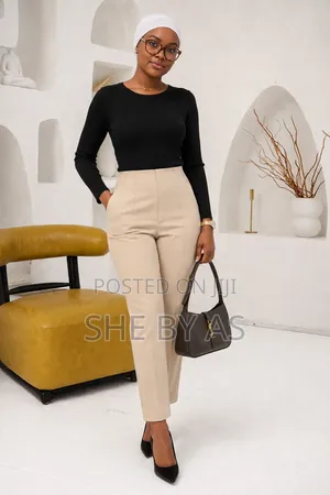 Zara Pants | High-Waist Pleated Trousers | Corporate Women's Outfit |