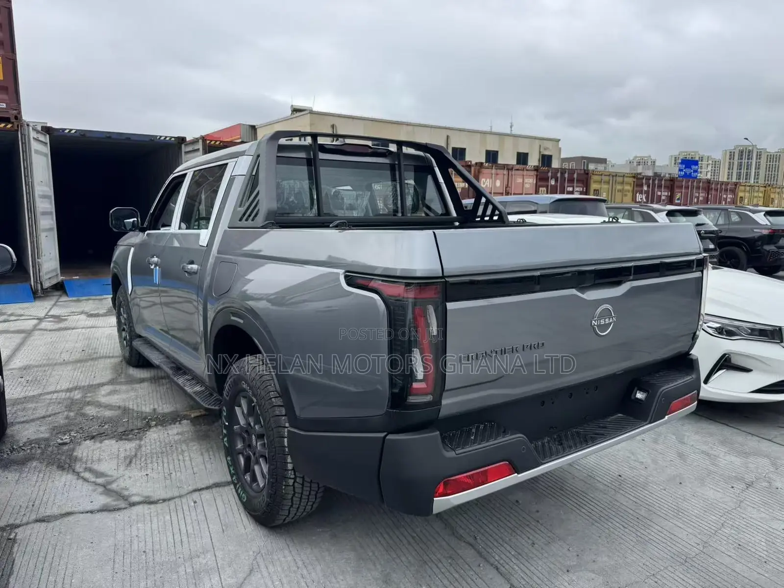 New Nissan Frontier PRO-4X Crew Cab 4WD 5.0 ft. SB 2026 Gray