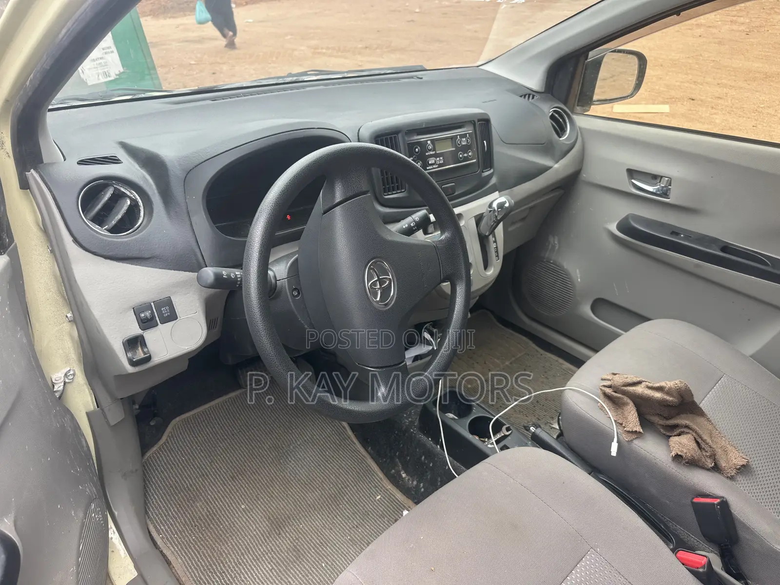 Toyota Pixis Epoch 660 FWD 2012 Yellow