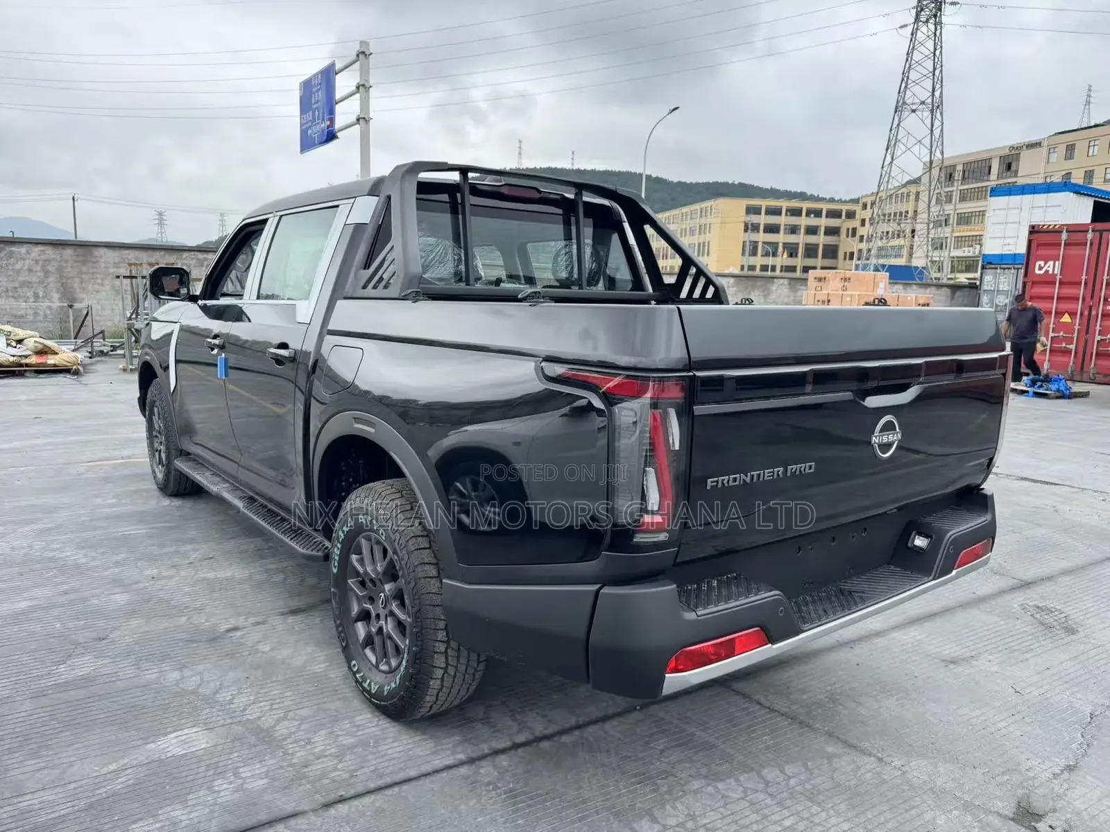 New Nissan Frontier PRO-4X Crew Cab 4WD 5.0 ft. SB 2026 Black