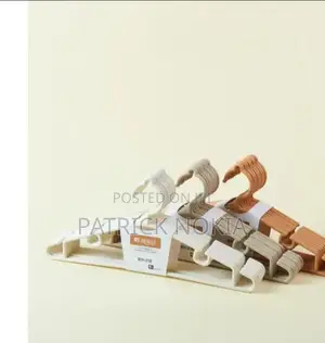QYS Plastic Hanger (8-Pack)
