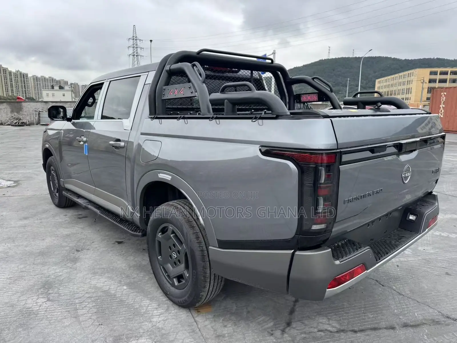 New Nissan Frontier PRO-4X Crew Cab 4WD 5.0 ft. SB 2026 Gray