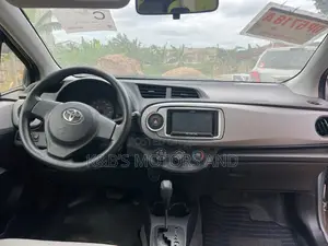 Toyota Vitz 1.3 AWD 5dr 2013 Silver