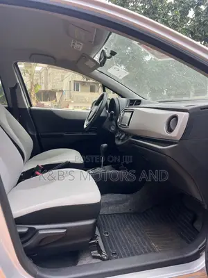 Toyota Vitz 1.3 AWD 5dr 2013 Silver