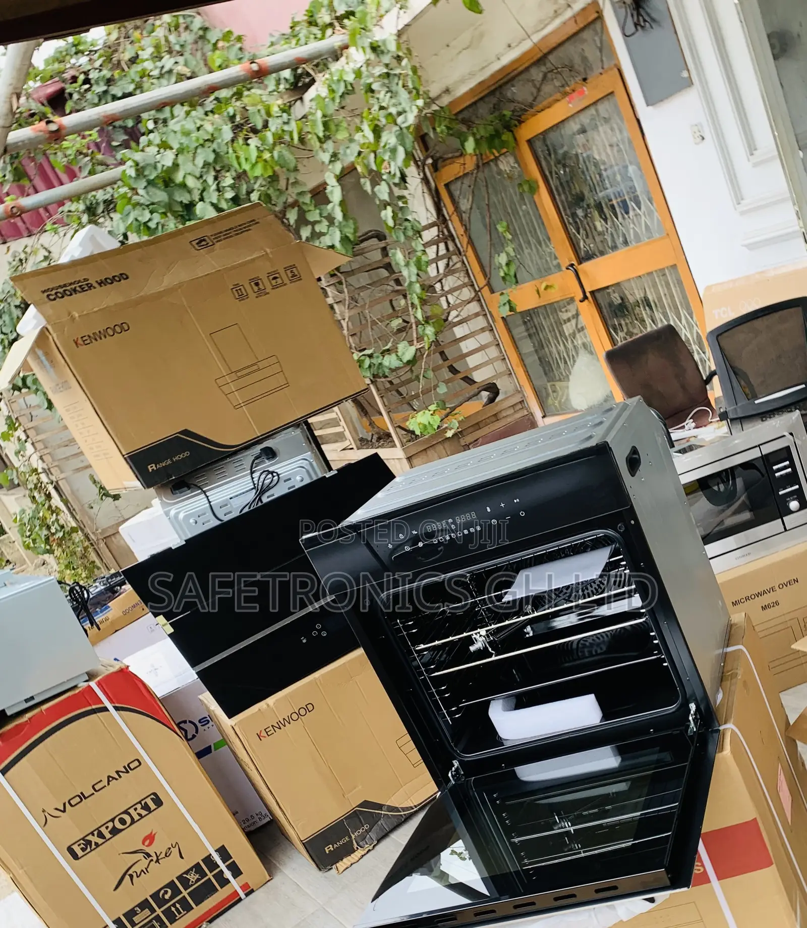 Enjoy Good Black Inbuilt Oven Kenwood