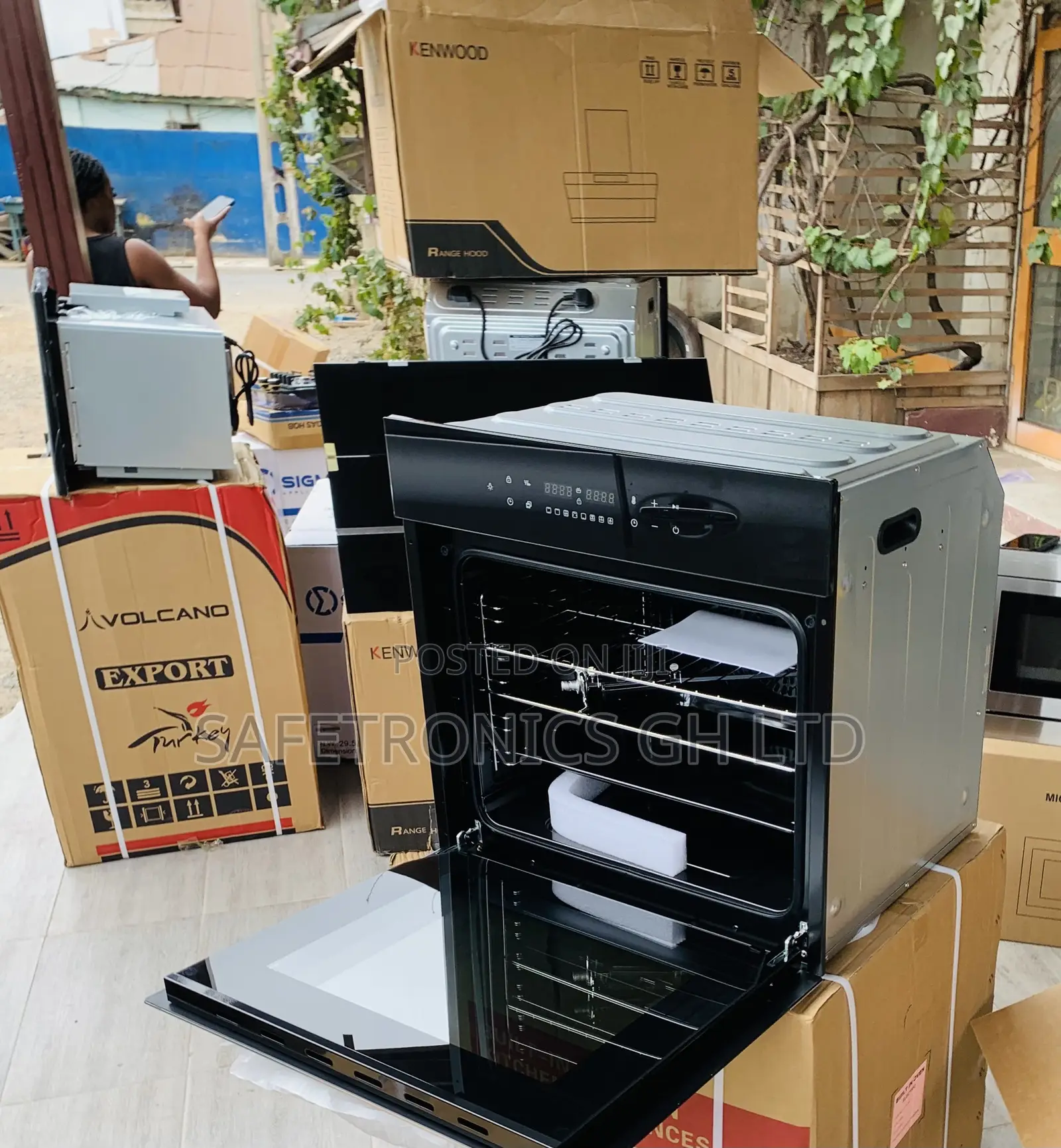 Enjoy Good Black Inbuilt Oven Kenwood