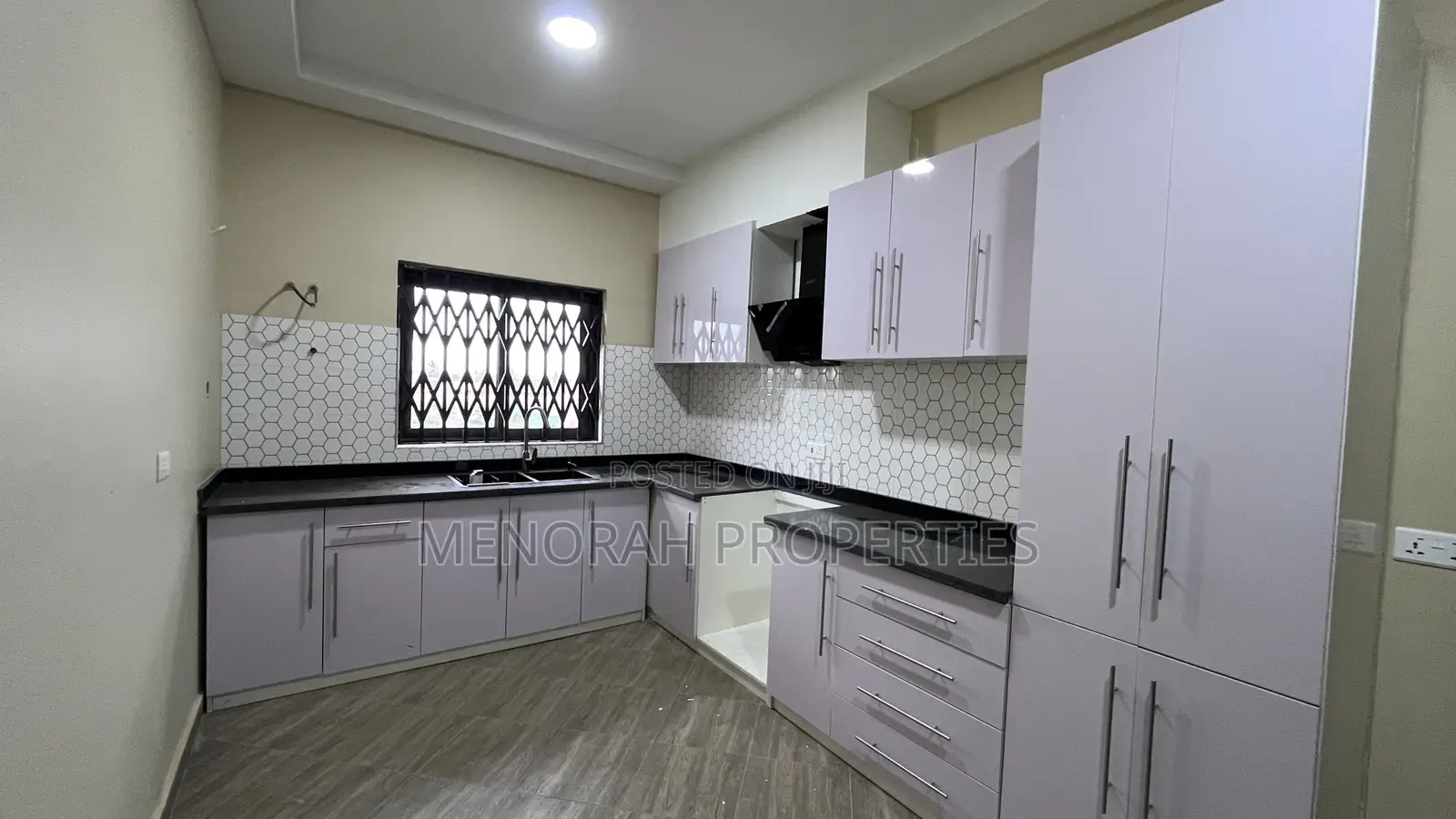 3bdrm Apartment in Adenta Ashiyie, Frafraha for rent