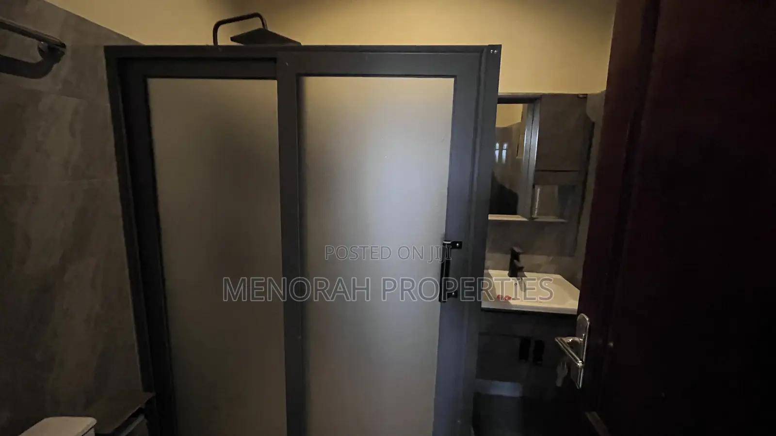 3bdrm Apartment in Adenta Ashiyie, Frafraha for rent