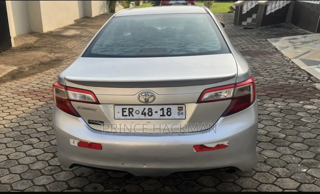 Toyota Camry LE 4dr Sedan (2.5L 4cyl 6A) 2013 Silver
