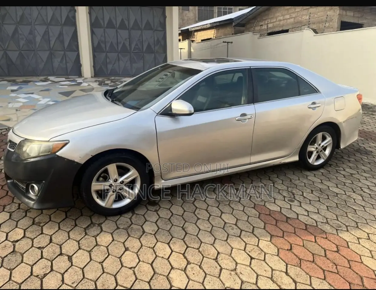 Toyota Camry LE 4dr Sedan (2.5L 4cyl 6A) 2013 Silver