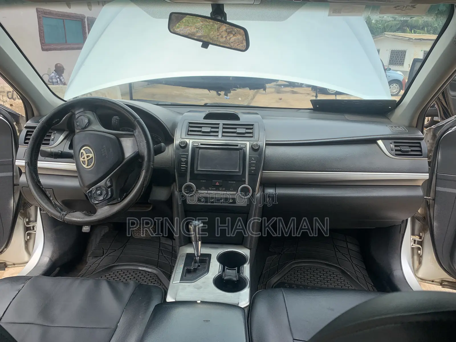 Toyota Camry LE 4dr Sedan (2.5L 4cyl 6A) 2013 Silver