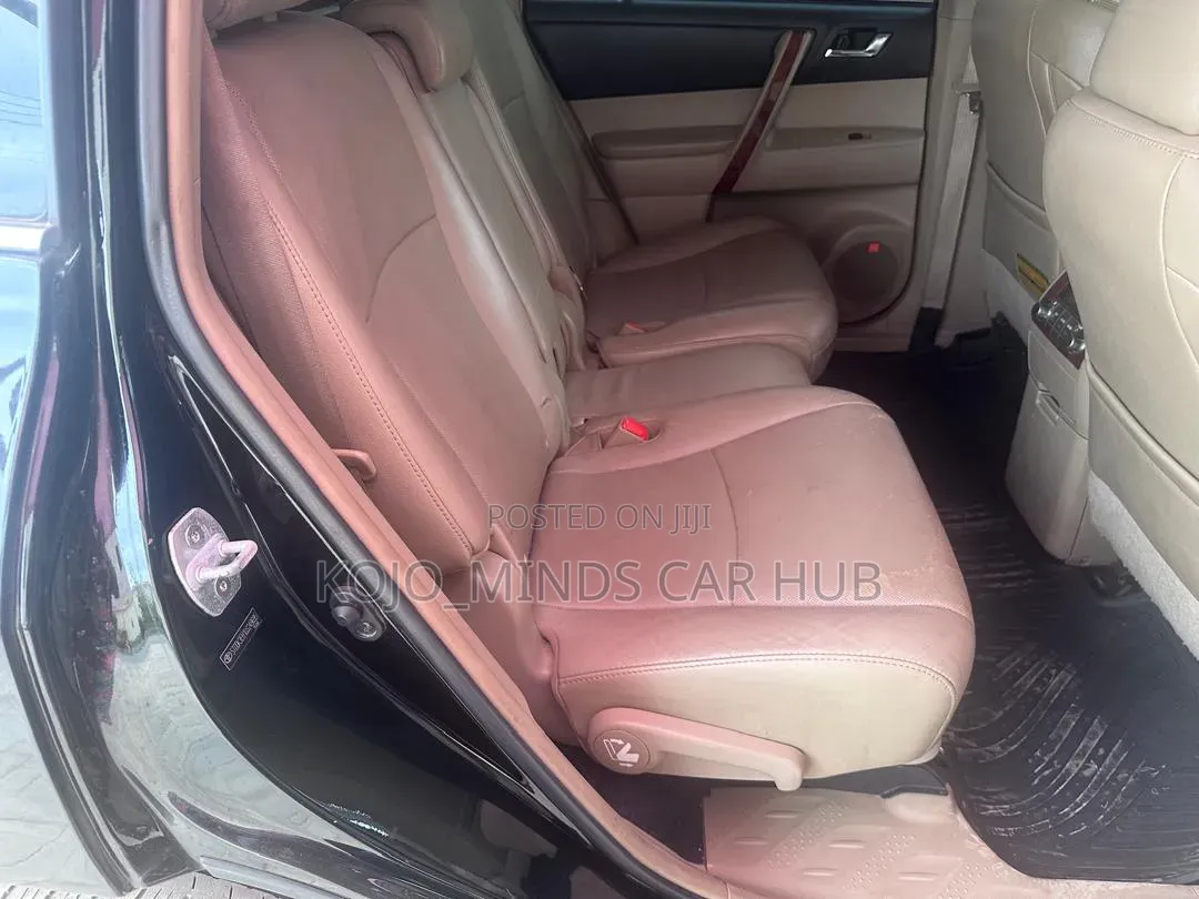 Toyota Highlander 3.5L 2WD 2013 Black