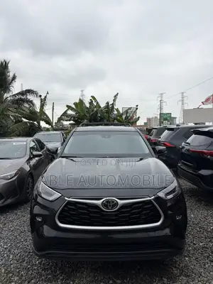 Toyota Highlander LE AWD 2023 Black