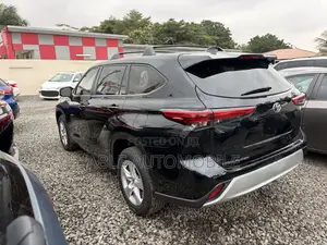 Toyota Highlander LE AWD 2023 Black