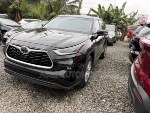 Toyota Highlander LE AWD 2023 Black