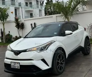 Toyota C-HR XLE FWD 2019 White