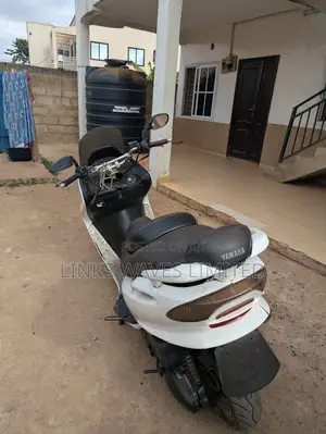 Yamaha Majesty 2010 White
