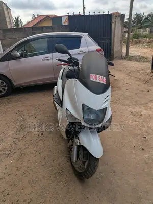 Yamaha Majesty 2010 White