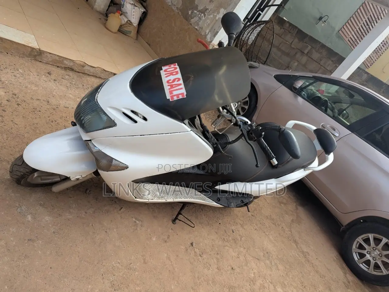 Yamaha Majesty 2010 White