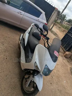 Yamaha Majesty 2010 White